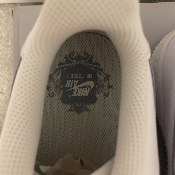 Nike Air Force 1 - All White - Picture 4 of 6